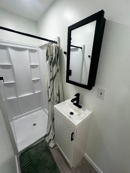 Building Photo - 1963 Lewis Ave