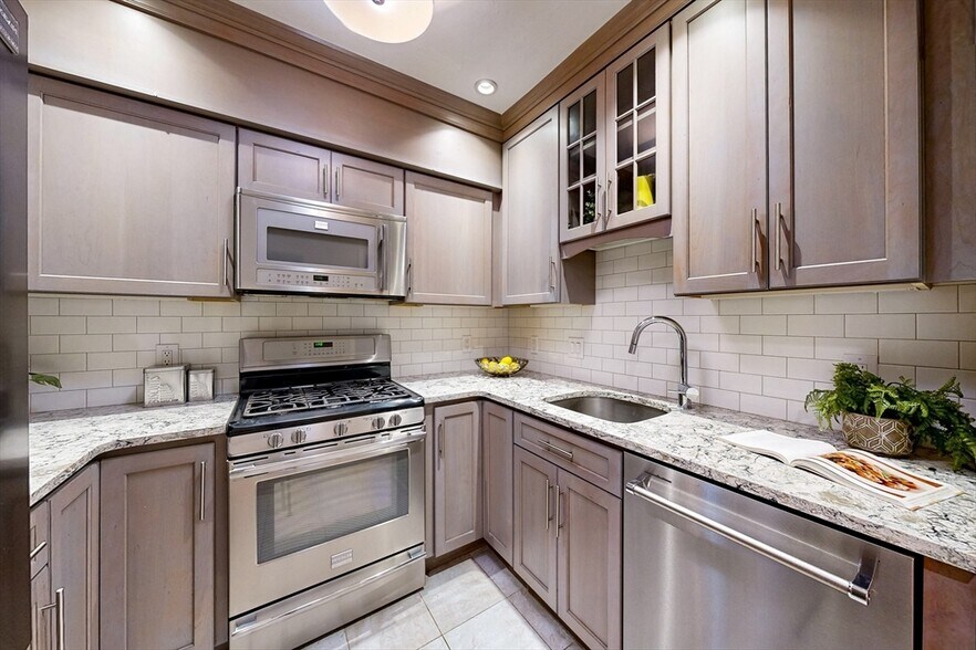 Building Photo - 111 W 8th St