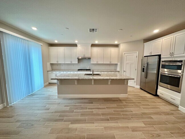 Building Photo - 1561 Osborn Dr