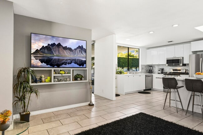 Building Photo - 1411 Via Isla