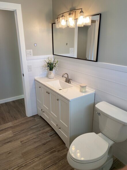 Bathroom - 609 Market St S