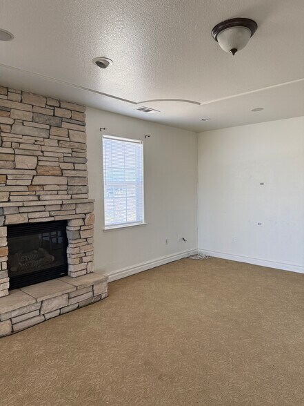 Building Photo - 31195 Lone Tree Rd