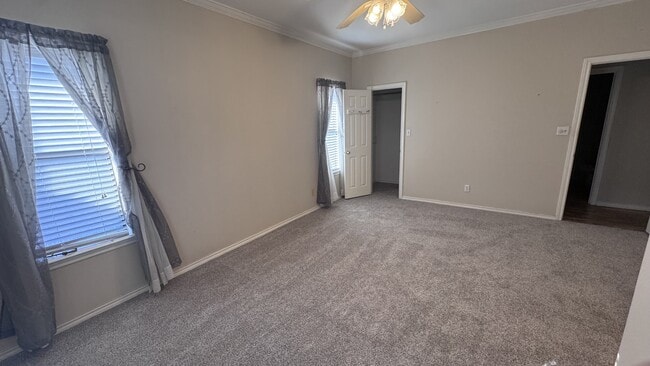 Building Photo - 607 Mustang St