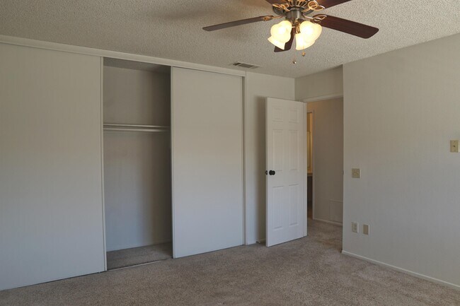 Building Photo - 6087 Montecito Cir