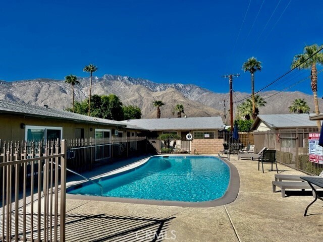 Primary Photo - 685 E Vista Chino