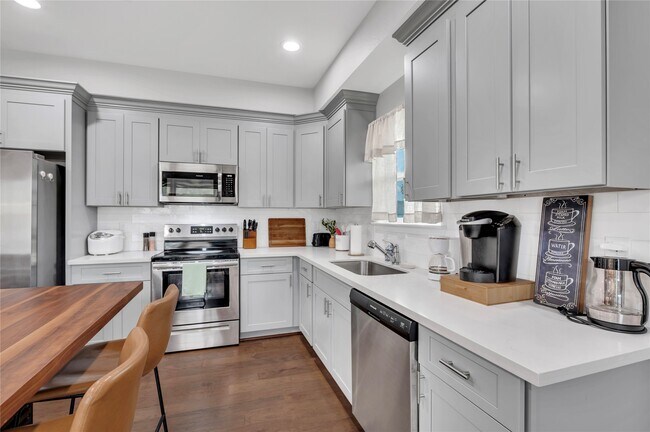 Building Photo - 5618 Avenue M
