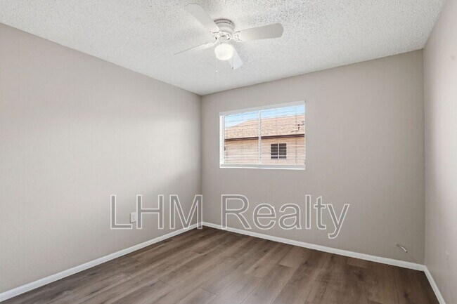 Building Photo - 860 E Brown Rd