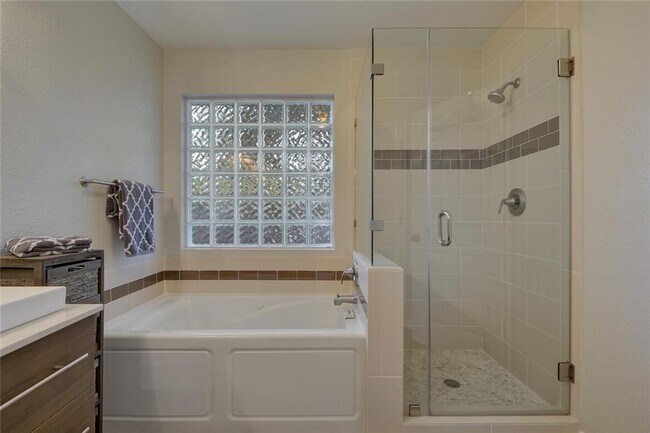 Building Photo - 8604 Neider Dr