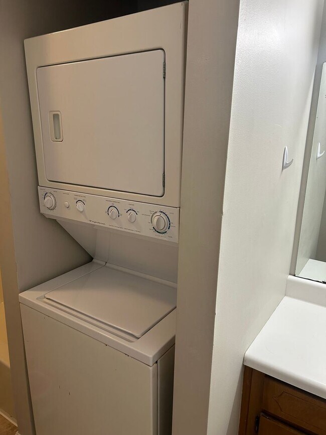 Building Photo - 520 Gadsden Rd NW