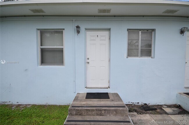 Primary Photo - 698 NE 85th St