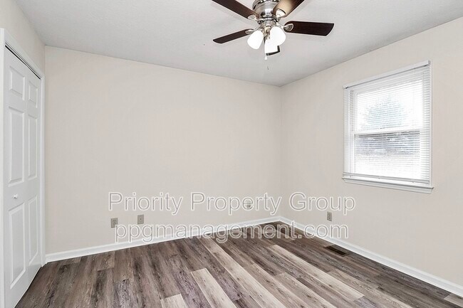 Building Photo - 225 Pineland Ave