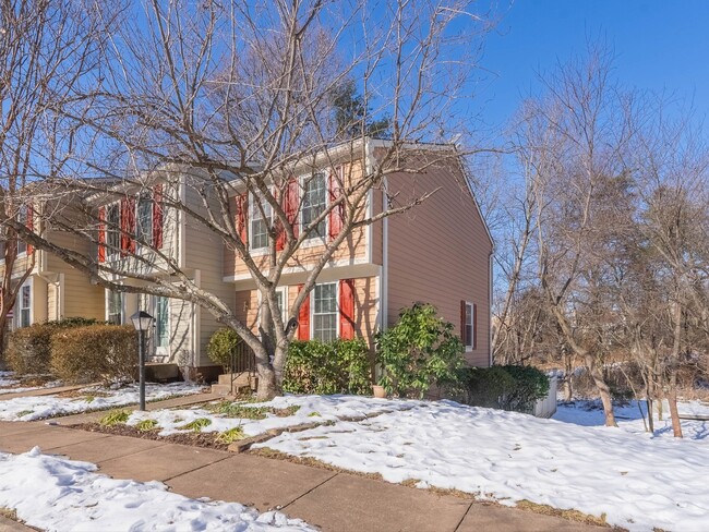 Primary Photo - Charming Townhome in Reston with 2-bedroom...