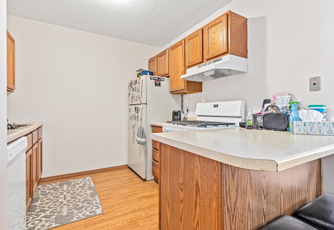 Building Photo - 1601 N Innsbruck Dr