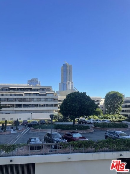 Building Photo - 880 W 1st St