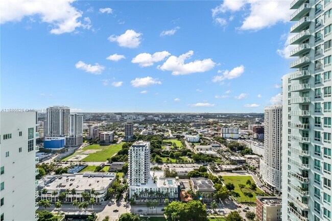 Building Photo - 1800 N Bayshore Dr