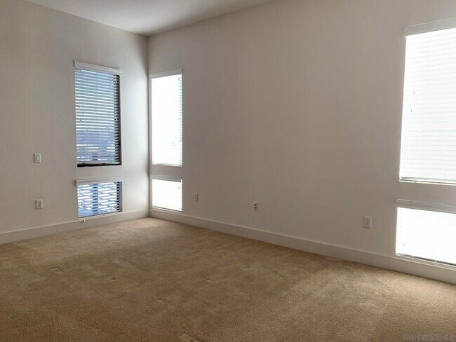 Building Photo - 8575 Aspect Dr