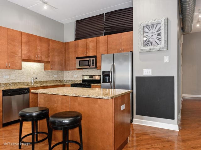 Building Photo - 3125 W Fullerton Ave