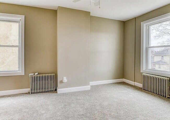 Building Photo - 3-Bed, 3-Bath in New Brunswick – Your Perfect Retreat!"