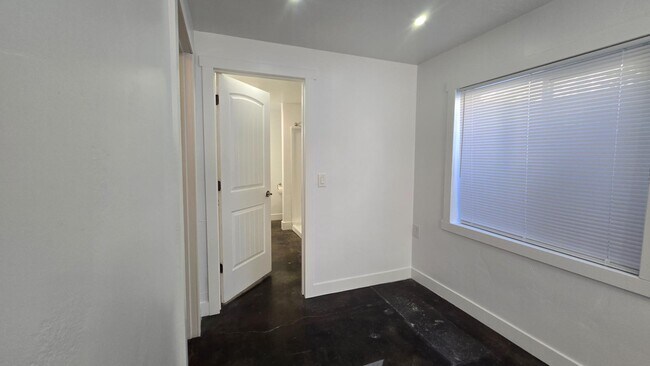 Building Photo - 6911 Hunter Dawn Way