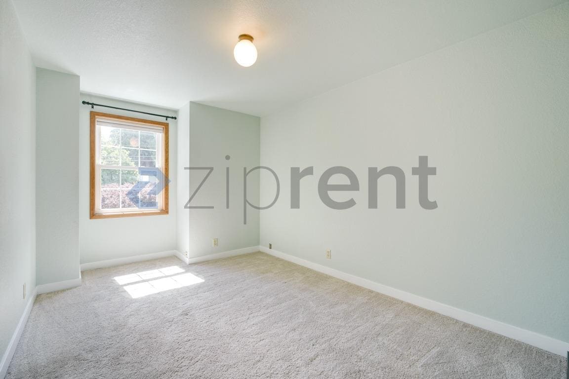 Building Photo - Unit