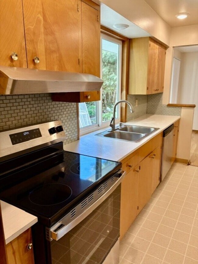 Building Photo - |NEW| ~ Charming Cedar Hills Ranch – Great Location! ~ Accepting Applications April 26 @ 5AM!