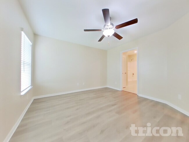 Building Photo - 524 Red Dusk Paint Dr