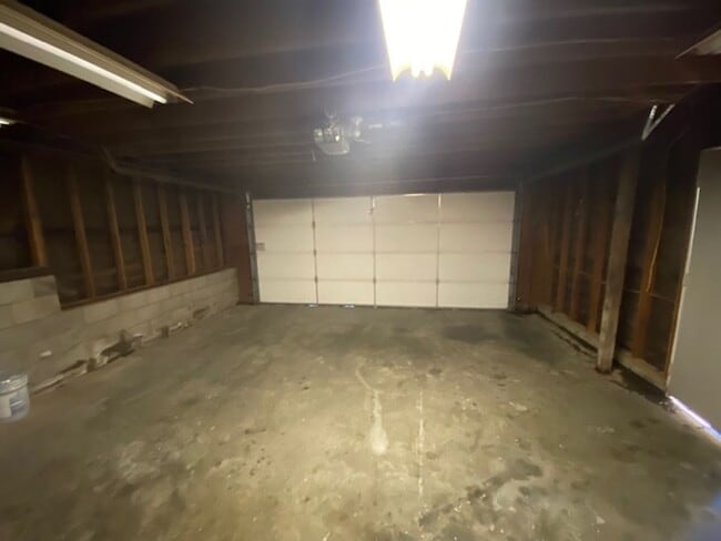 Building Photo - 701 Pine St