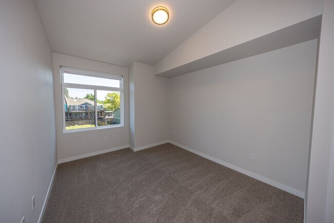 Building Photo - Brand New! - 2 Bedr in Gated Community - 6 WEEKS FREE & xfinity Internet