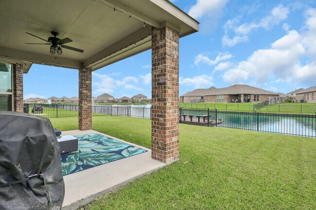 Building Photo - 3791 Lake Bend Shore Dr