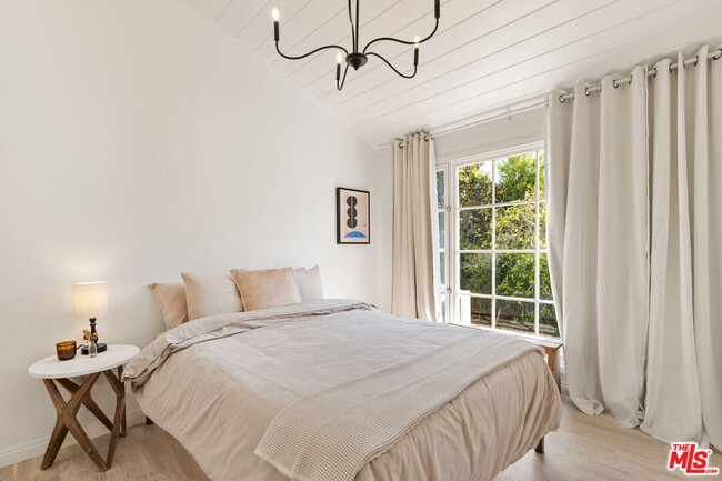 Building Photo - 741 N Dillon St