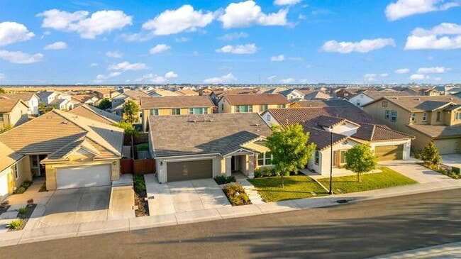 Building Photo - Beautiful 3 Bedroom PLUS bonus Room For Re...