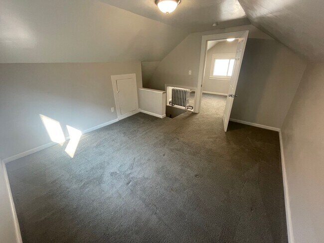 Building Photo - Spacious 3 Bedroom Home with Full finished Basement and Detached Garage!