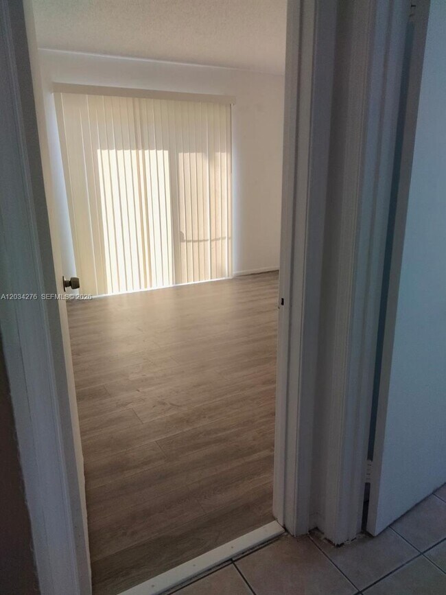 Building Photo - 10886 Royal Palm Blvd