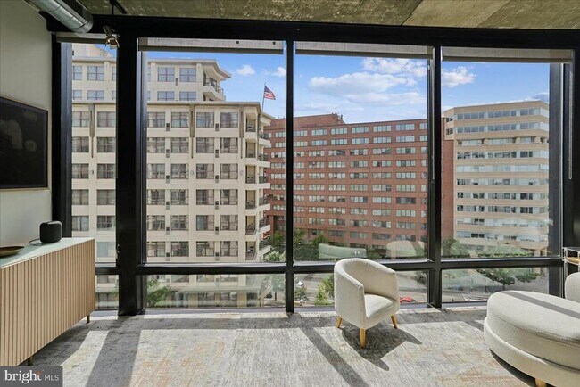 Building Photo - 1133 14th St NW