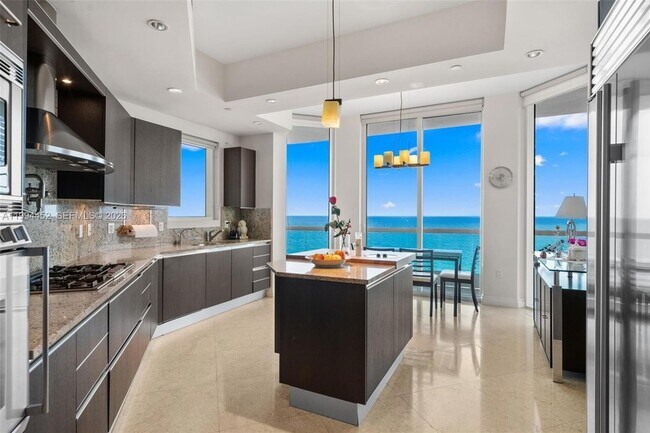 Building Photo - 16047 Collins Ave