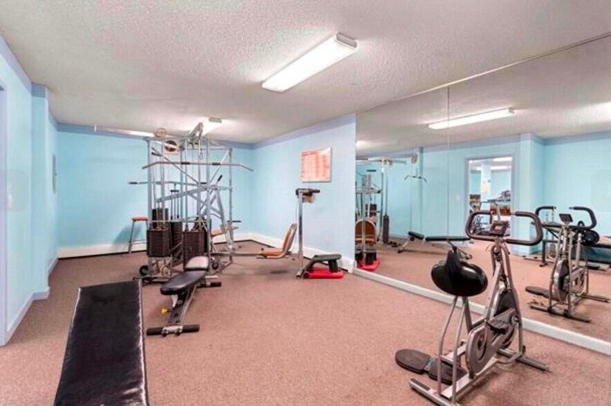 Building Photo - 3 Oak Hill Ln