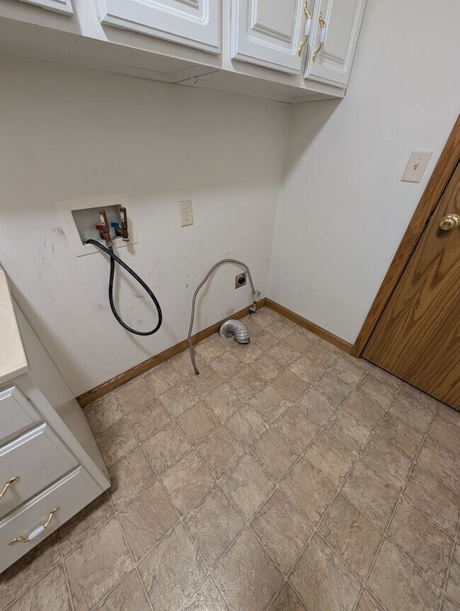 Building Photo - 63660 Hidden Ridge Ct