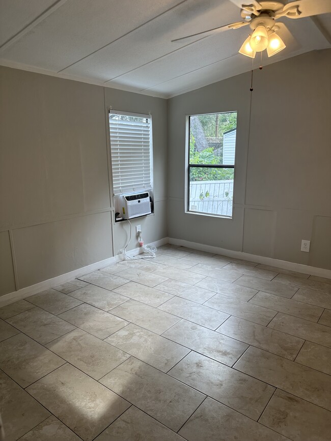 Building Photo - 2762 Oleander Rd