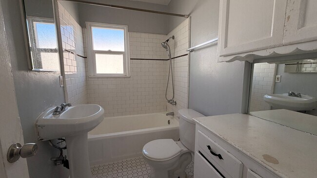 Building Photo - 6415 S Van Ness Ave