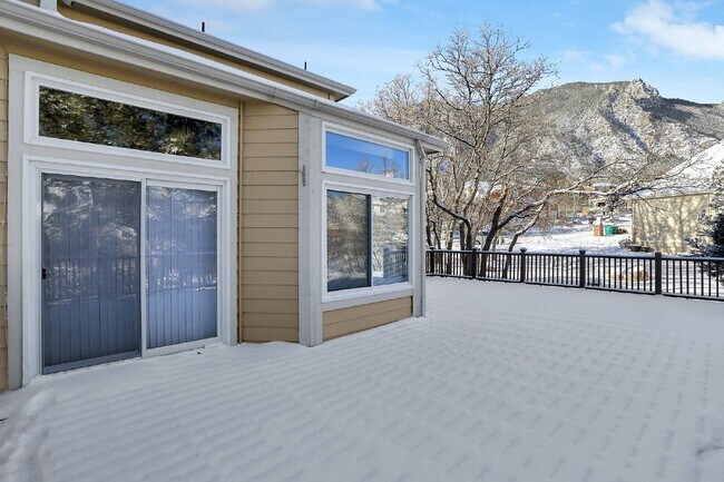 Building Photo - 110 Balmoral Way