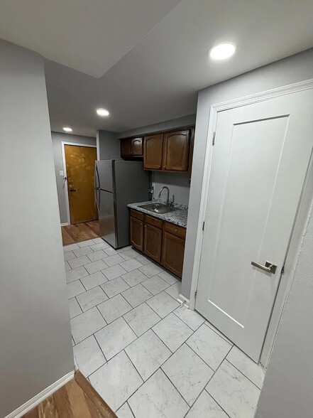 Building Photo - 7057 Cresheim Rd