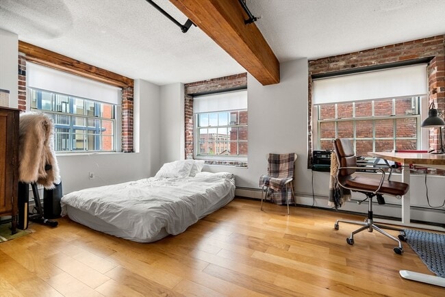 Building Photo - 240 Jackson St