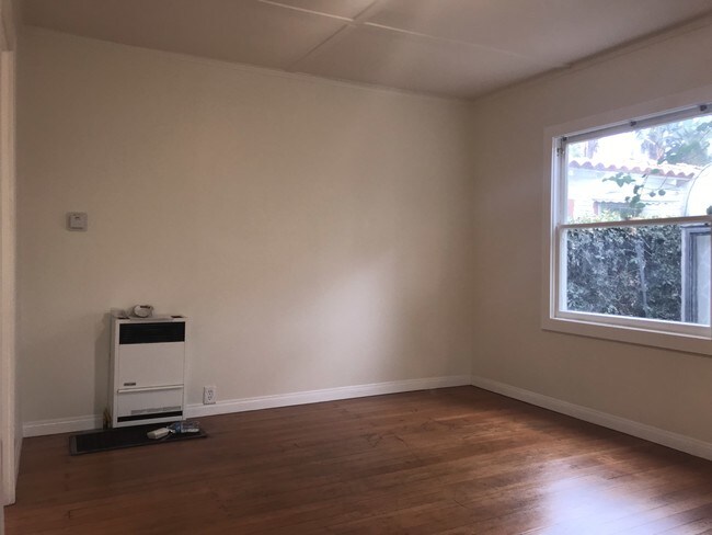 Building Photo - 3046 E Vista St