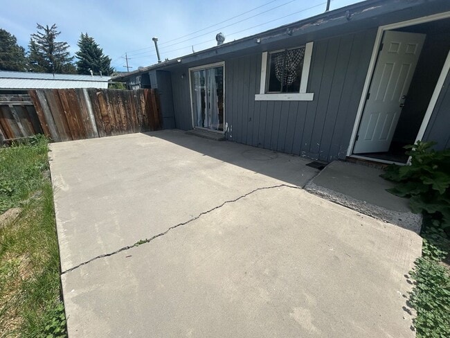 Building Photo - 1320 Summers Ln