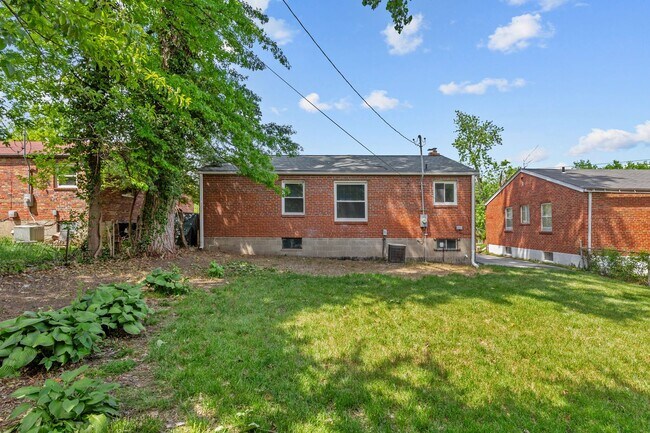 Building Photo - Charming University City Home in a Prime Location