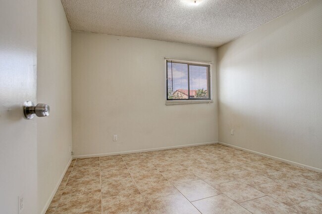 Building Photo - 7850 E Glenrosa Ave