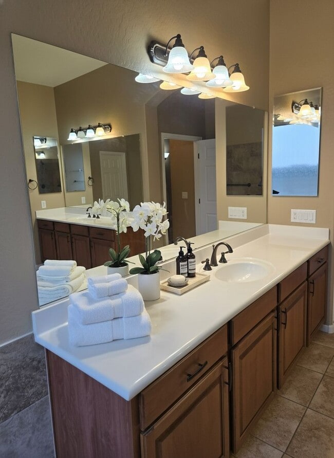 Building Photo - 16758 W Apache St