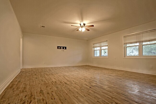 Building Photo - 6123 Reamer St