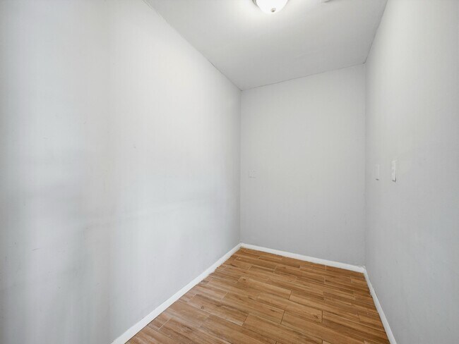Building Photo - 3561 Oberon Ave