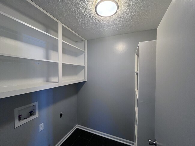 Building Photo - 113 Cornwall Ct